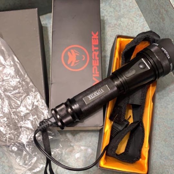 Vipertek FlashlightLED/Taser - Picture 2 of 3
